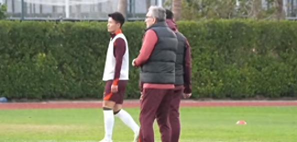 西蒙尼以其
